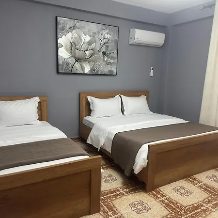 Twinstay * Μπεράτ